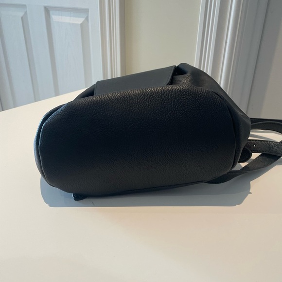 Faux leather drawstring backpack - Picture 4 of 5